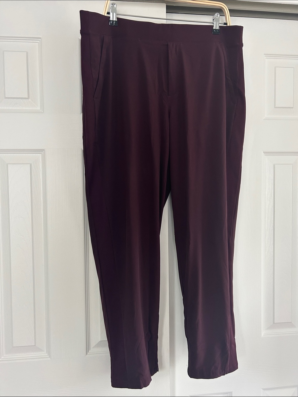 NWOT Athleta Brooklyn Lined Midrise Pant, Size 16 Garnet